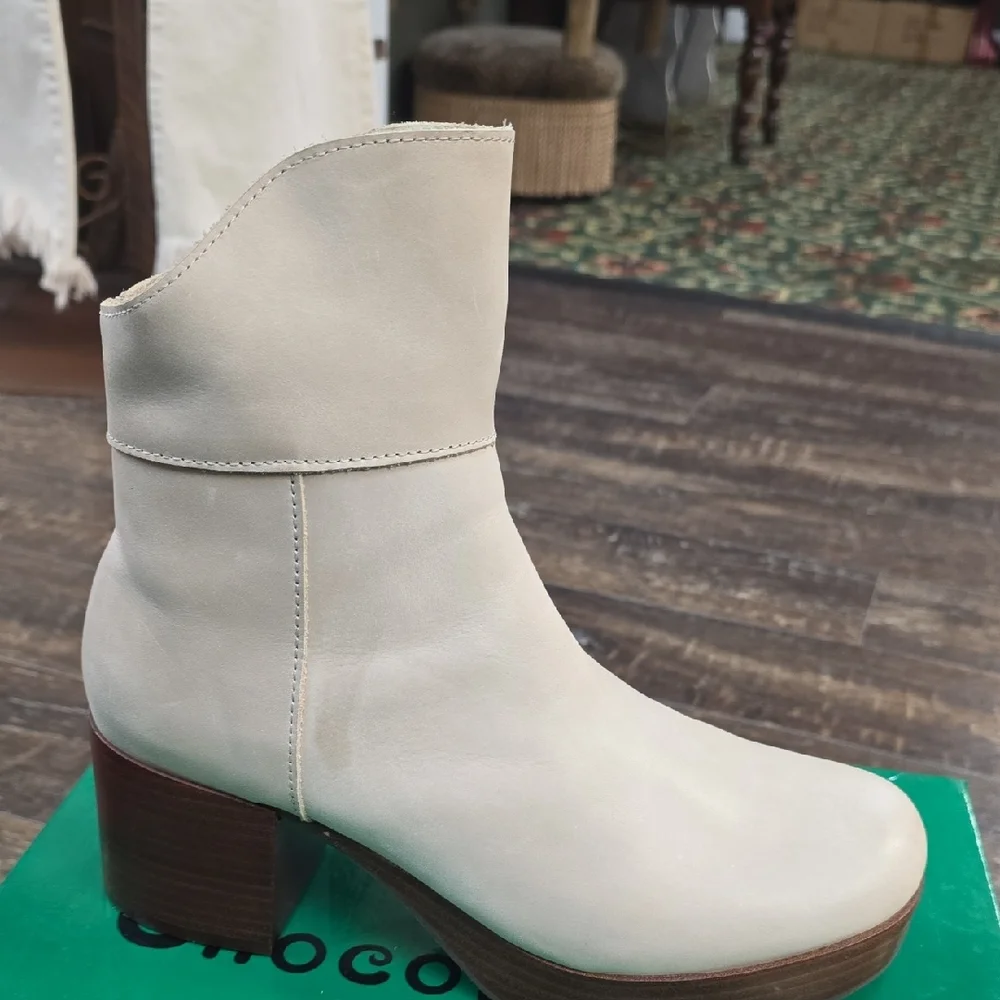 Chocolat Blu Women's White Ankle Booties - Picture 5 of 5